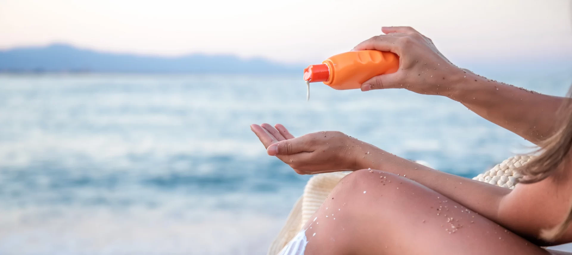 a woman applies sunscreen on the beach close up 2021 08 31 22 53 52 utc